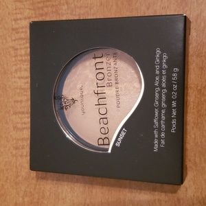 Younique beachfront bronzer